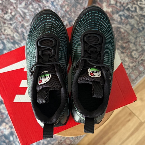 Nike Kids' Black and Neon Green Sneakers - Picture 3 of 3